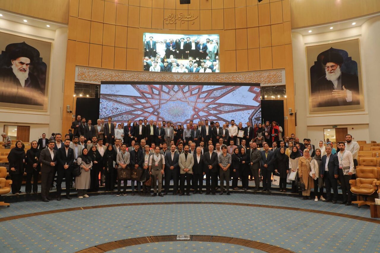 جایزه ملی مدیریت کسب‌ و کار سال کشور اعطا شد